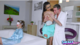 Địt cô bạn thân trước mặt vợ yêu
